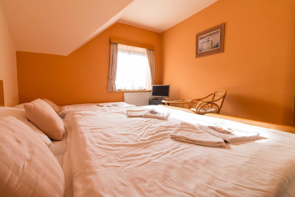 Orlik Rejviz Hotell Eksteriør bilde